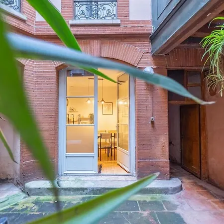 Apartment Charming City-center Flat With Terrace *