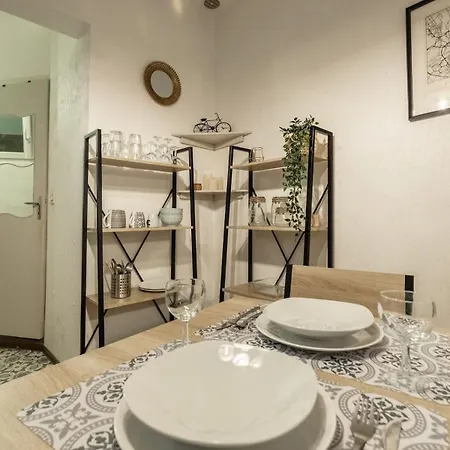 Apartment Charming City-center Flat With Terrace *