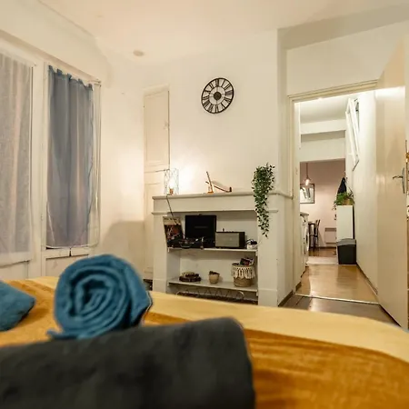 Apartment Charming City-center Flat With Terrace