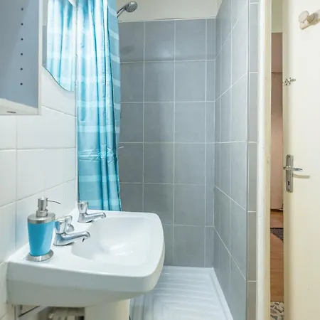 Apartment Charming City-center Flat With Terrace *